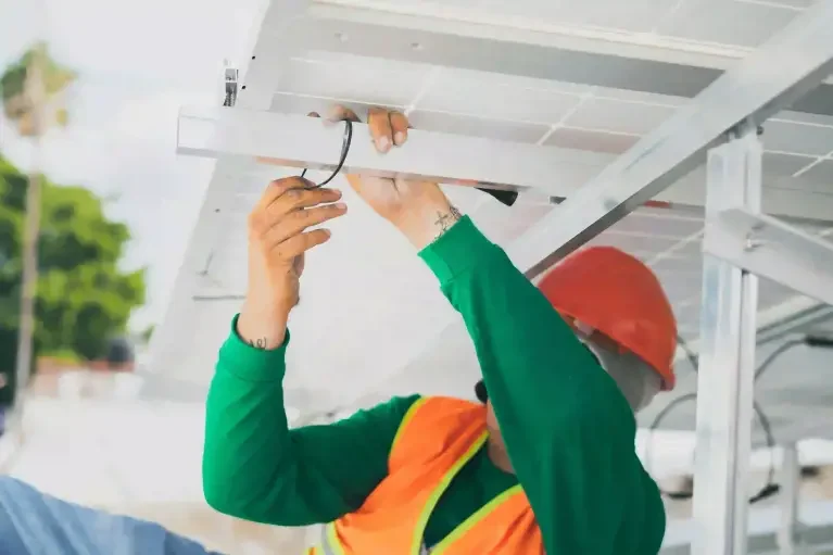 Installation de luminaires encastrés par un électricien à paris 5